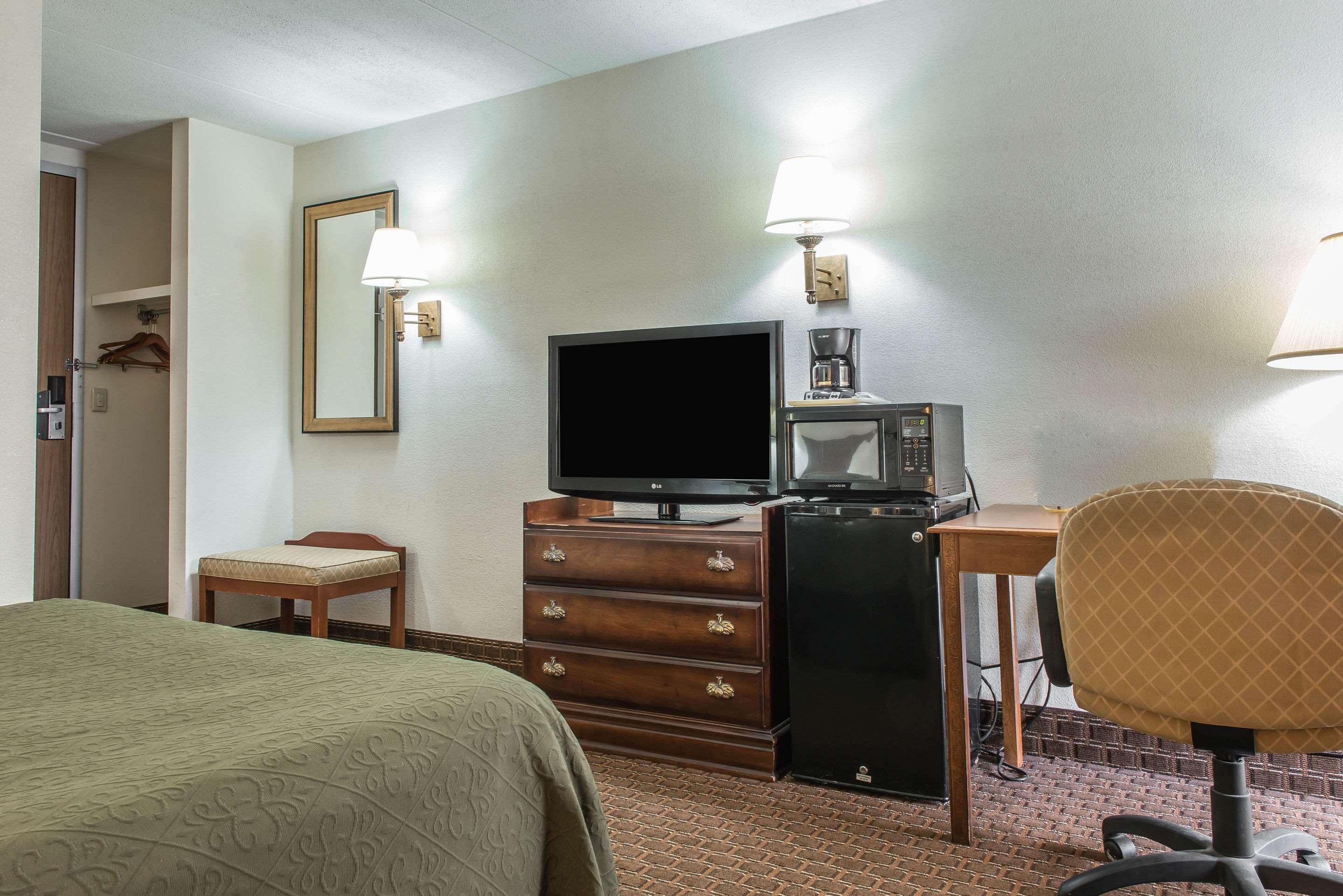 Rodeway Inn Brookville Exterior foto